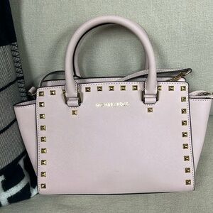 Michael Kors light pink bag. Used only few times. Great condition